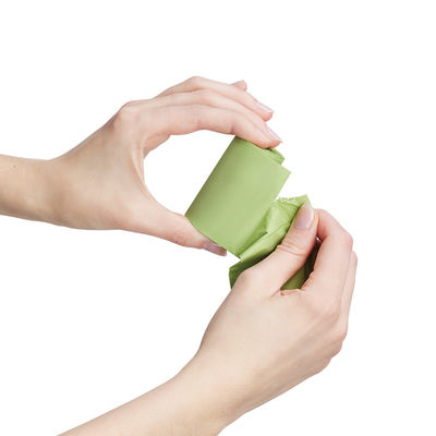 Distributeur en gros de polyester biodégradable compostable sac à ordures pour chiots Sacs de caca pour chiens avec certificat